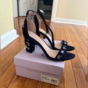 Velvet Heels with Flowers